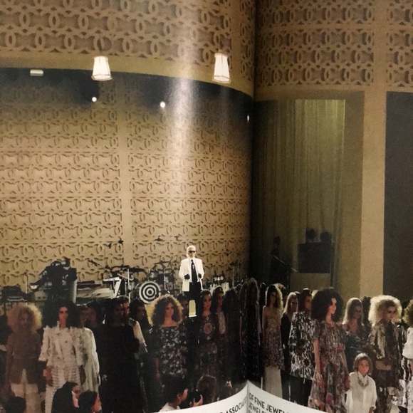 Chanel Magazine Tablebook - Picture 5 of 11